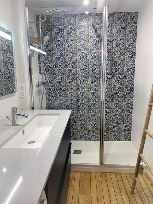 Le 828 : Appartement En Plein Centre De Vannes Exteriör bild